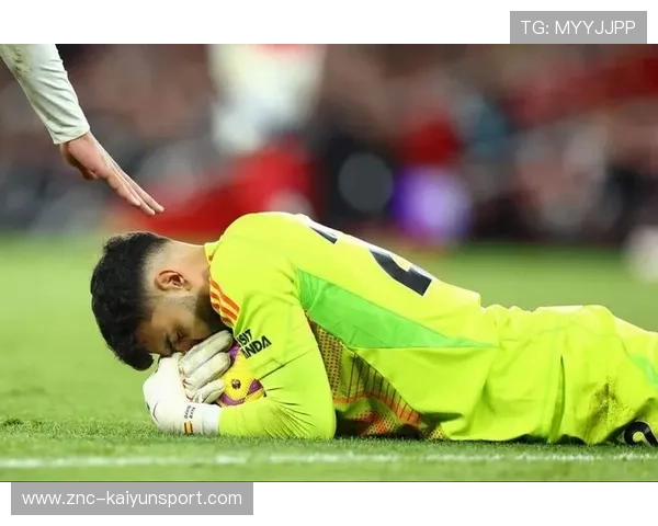 本菲卡迪亚曼德禁区轻巧挑射越过门将，演绎完美足球瞬间