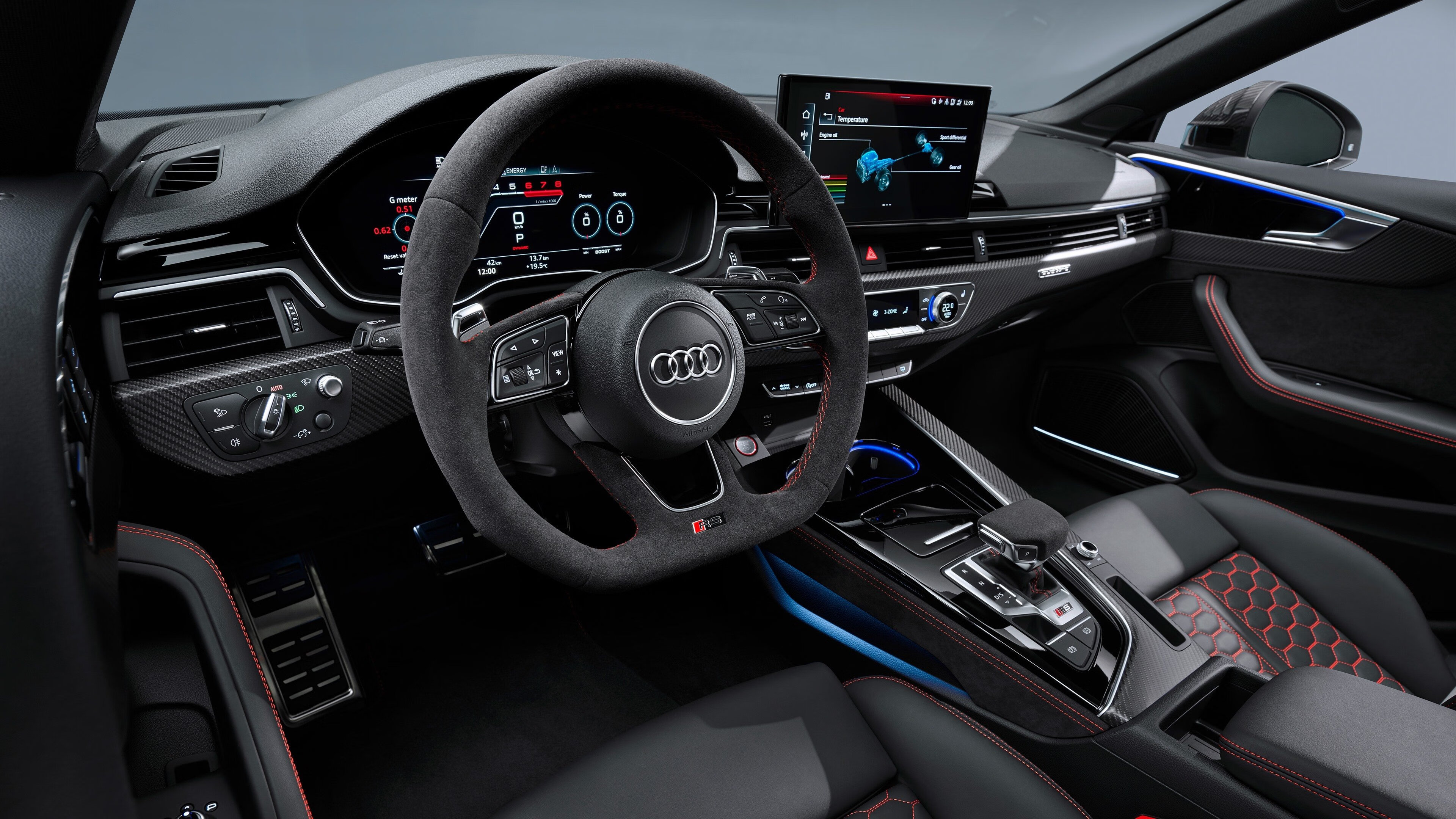 轻艇马拉松鸣枪,选手湖中竞风流,赛艇马拉松