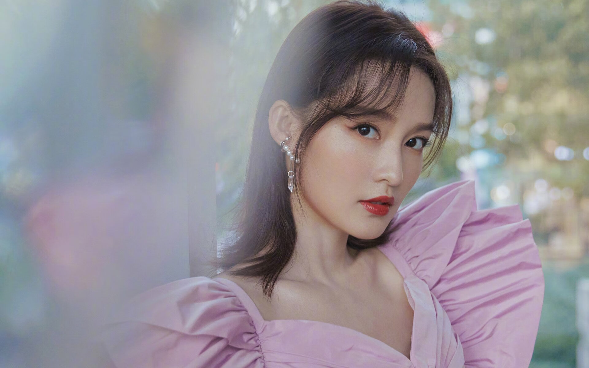 高空球争抢成为比赛焦点双方后卫对抗激烈防守强度十足，高空球是什么